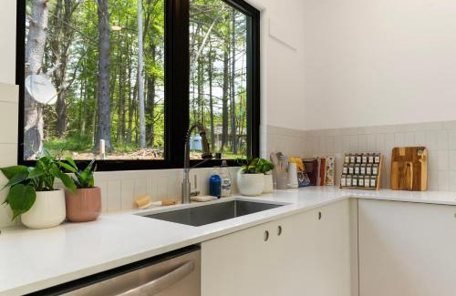 Round Top House | 100ft of Forest Light - Modern Catskills Escape