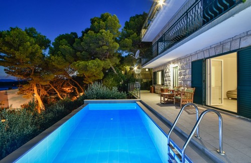 Krizni rat House | 100m away from the beach, infinity pool, quiet location, Hvar old town 1,5km