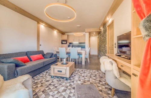 Champagny-en-Vanoise Apartment | 100m from resort center, 4th floor, balcony, parking, tv, ski locker, 57m², Champagny-en-Vanoise