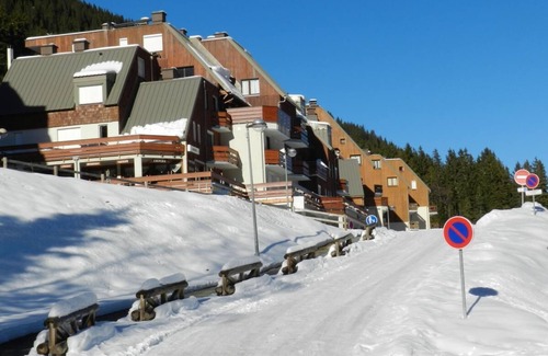 Le Pleynet Apartment | 100m from resort center, view valley/ski slopes, balcony, parking, ski locker, 18m², Les 7 Laux