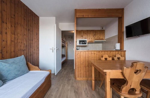 Le Lavachet Apartment | 100m from resort center, 7th floor, view open, balcony, tv, ski locker, 21m², Tignes