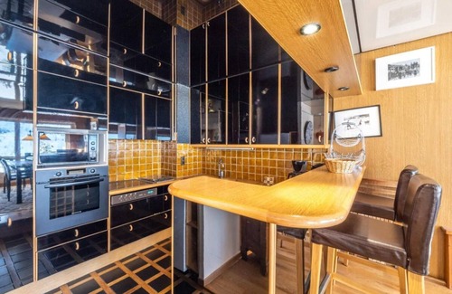 Tignes le Lac Apartment | 100m from resort center, 5th floor, view lake, tv, ski locker, 85m², Tignes