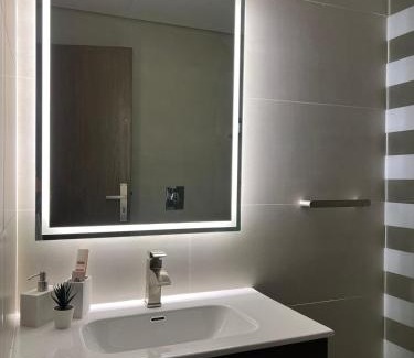 Ar Rawdah Apartment | 101 - Comfy Space - 80TV smart - Self Check-in