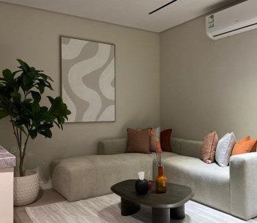 Ar Rawdah Apartment | 101 - Comfy Space - 80TV smart - Self Check-in