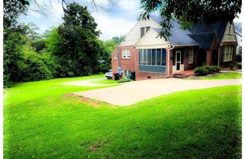 Columbus House | 101 yr comfy Historic Home quiet private parking