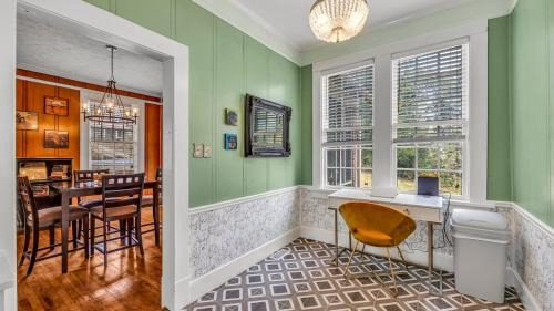Columbus House | 101 yr comfy Historic Home quiet private parking