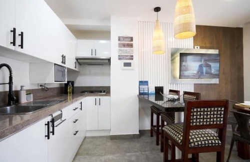 Urdesa Apartment | 102 - Prague Apts 6 pax Consulate USA Parking 2B