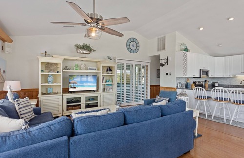 Corolla Village House | 1030 La Ballena Cottage *3 Min Walk to Beach