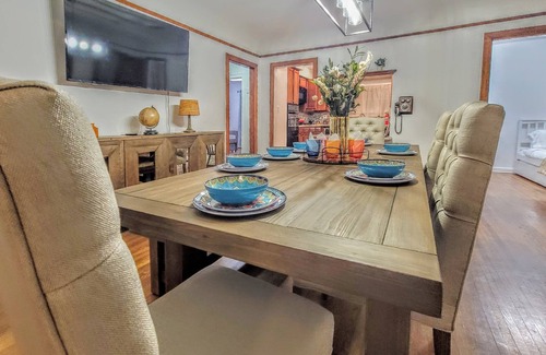 Walnut Valley House | #104 So-Cal Haven Spacious 4-bedroom with Pool & BBQ: mins to Universal/Beaches