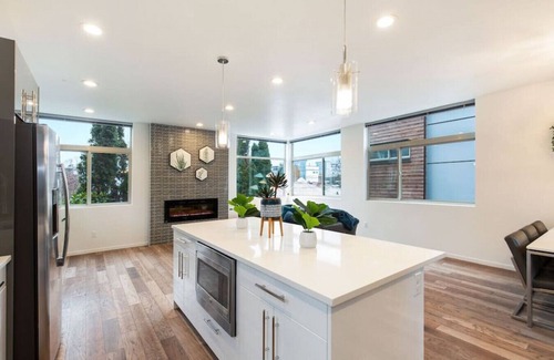 Ballard House | 107 - Ballard Green Home