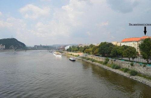 Belso-Ferencvaros Apartment | 108m2 3 Bedroom Central Apartment with 2,5 bath