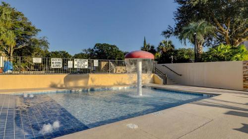 Folly Field Villa | 109 Island Club