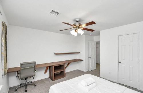 Rosenberg House | 10min from Fort Bend Epicenter Stylish 4 Bedroom home