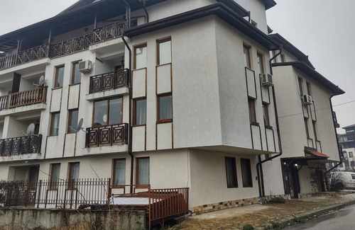 Kvartal Noviya Grad Apartment | 10min from sky lift woking and 2 min wit car .