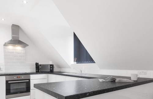 Balsall Common House | 10min to NEC Sleeps 6, Modern Arden House