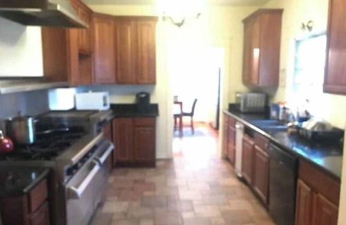 Highline Apartment | 10minutes Downtown Seattle and SeaTac Airport