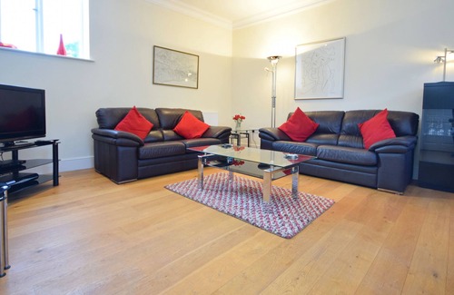 Midhurst Apartment | 11 Angel Yard - a flat that sleeps 4 guests in 2 bedrooms