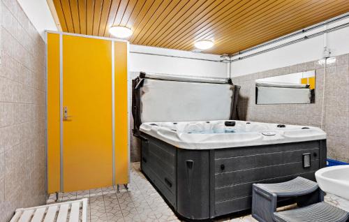 Hurup Thy House | 11 Bedroom Gorgeous Home In Hurup Thy