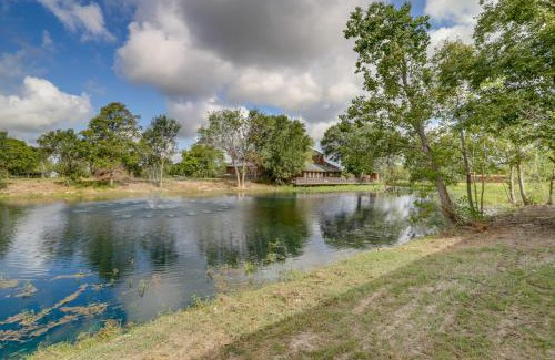 Hempstead House | 11 Mi to Golf Home with Fishing Pond in Hempstead