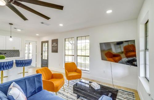 Hempstead House | 11 Mi to Golf Home with Fishing Pond in Hempstead
