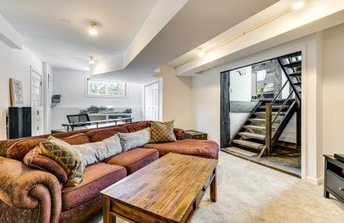 Roxbury House | 11 Mi to Sugarbush Eclectic Ski House with Hot Tub!