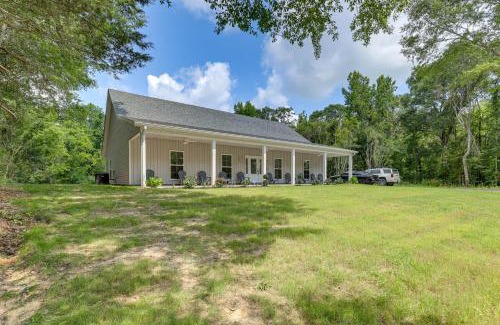 Troy House | 11 Mi to Troy University Family Home with Yard