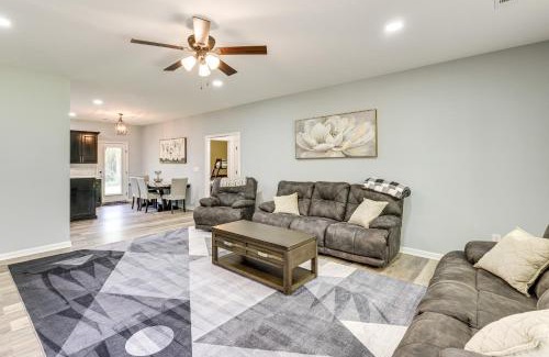 Troy House | 11 Mi to Troy University Family Home with Yard
