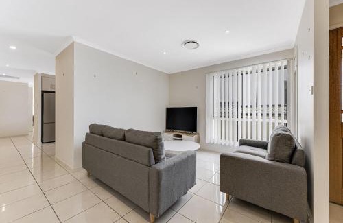 Golden Beach House | 11 Wills Avenue Golden Beach QLD