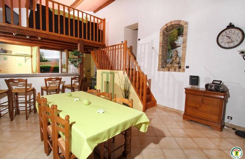 Anneyron House | 110 m² Gîte ∙ 3 bedrooms ∙ 6 guests