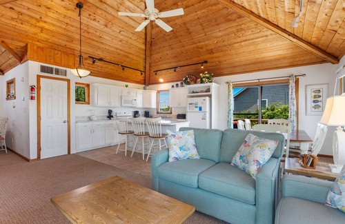 Corolla Village House | 1100 La Maison De Geezer *2 Min Walk to Beach