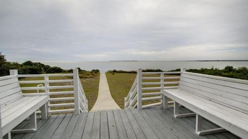 Sullivan's Island House | 1111 Middle Street by AvantStay Charming Historic Cottage Featured in Dear John Movie Beach Access
