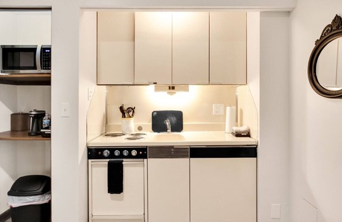 Bartlesville Apartment | 112 · Unique Chic #112 - Hotel Phillips