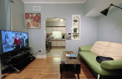 Downtown Dubuque Apartment | 1129#1- Market view studio/steps Millwork district