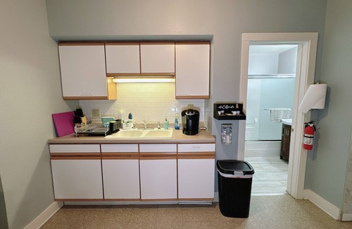 Downtown Dubuque Apartment | 1129#1- Market view studio/steps Millwork district