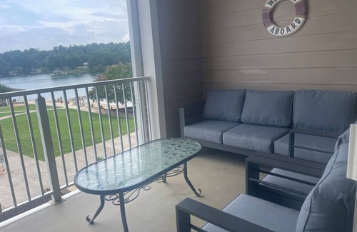 Huddleston Apartment | #113 Pointe - 1 Bedroom Lakefront Condo at Mariners SML