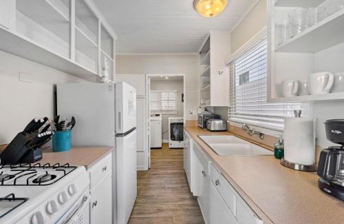 Balboa Island House | 118 Emerald Ave A & B