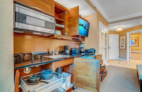 Las Vegas Apartment | 11th Flr MGM Signature Studio | Strip View | No Resort Fees!