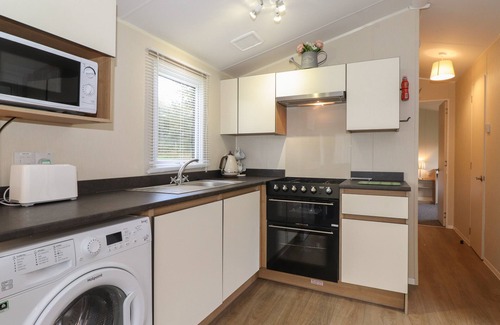 Carnforth Cottage | 12 MEADOW VIEW, pet friendly, with a garden in Kirkby Lonsdale