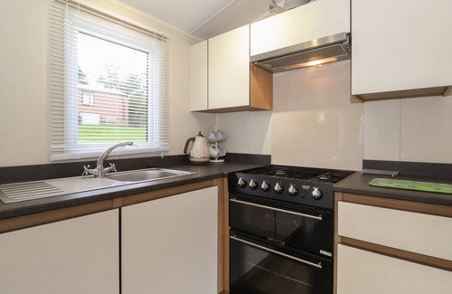 Carnforth Cottage | 12 MEADOW VIEW, pet friendly, with a garden in Kirkby Lonsdale