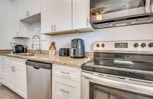 Cocoa House | 12 Mi to Beach: Home w/Outdoor Dining in Cocoa!
