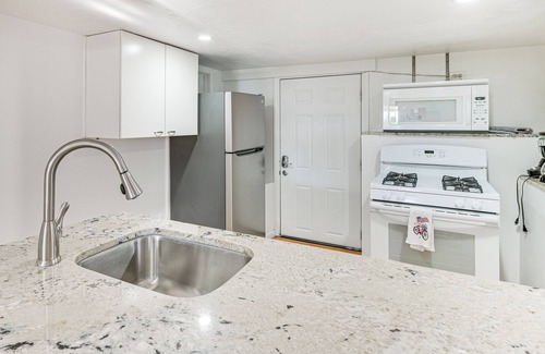 Braintree Apartment | 12 Mi to Dtwn Boston: Apartment in Braintree
