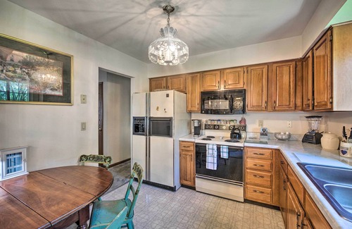 Harrisburg House | 12 Mi to Hersheypark: Family Home w/Deck!