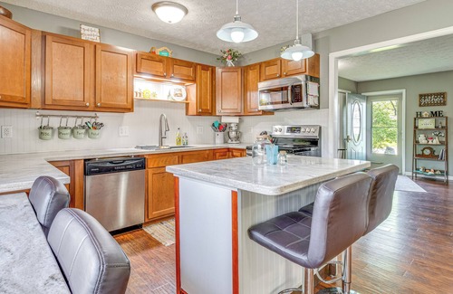 Brownsburg House | 12 Mi to Indianapolis Motor Speedway: Home w/Deck