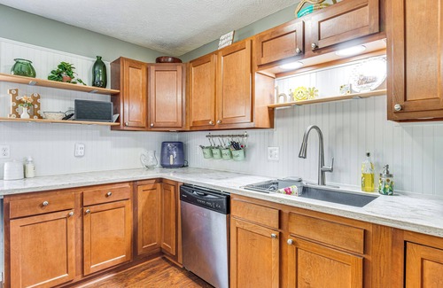 Brownsburg House | 12 Mi to Indianapolis Motor Speedway: Home w/Deck