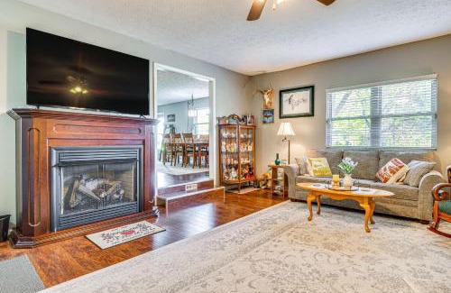 Brownsburg House | 12 Mi to Indianapolis Motor Speedway Home with Deck