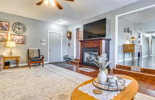 Brownsburg House | 12 Mi to Indianapolis Motor Speedway Home with Deck