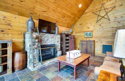 Republican Grove House | 12 Mi to Staunton River Nathalie Cabin with Deck