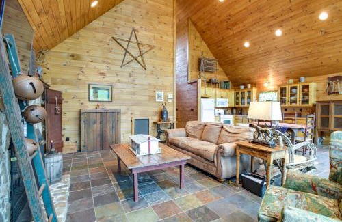Republican Grove House | 12 Mi to Staunton River Nathalie Cabin with Deck