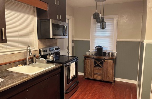 Near Northside House | 12 min from Gainbridge, 10 min from Lucas Oil, 12 min from Motor Speedway