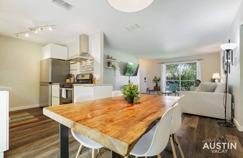 Franklin Park House | 12 Min to Airport + Spacious Backyard and Fire Pit